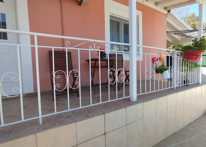 Eleni Villa